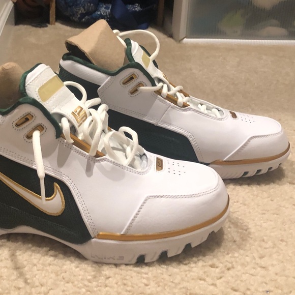 Authentic Nike Air Zoom Lebron James St Vincent-Mary SVSM shoes NWOT size 10.5 - Picture 2 of 6